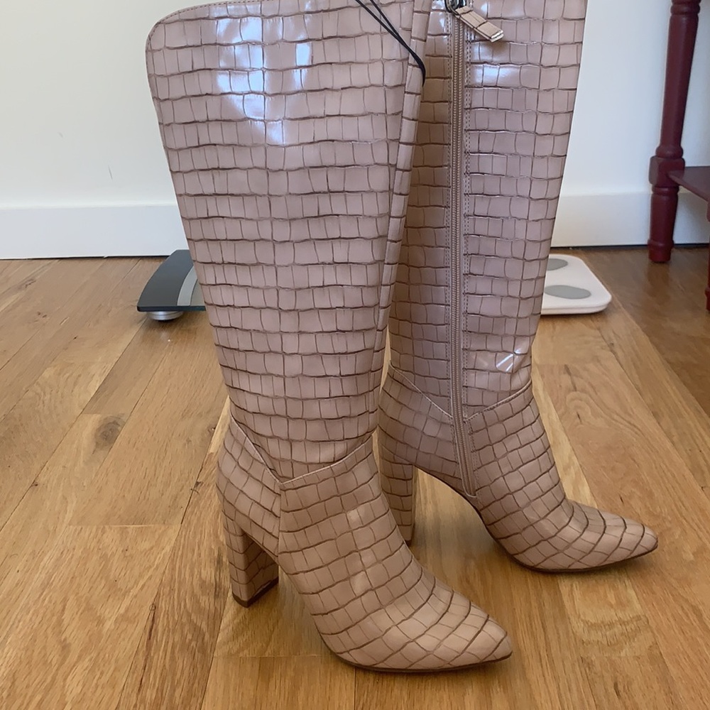 Scoop Bone High Heeled Boot - Picture 7 of 8